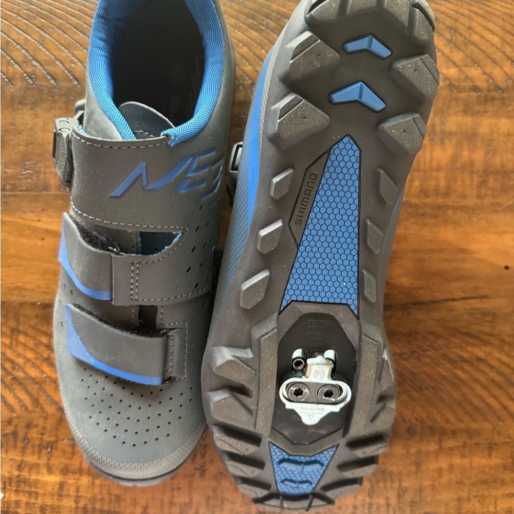 Women’s 9.5 shimano me3 cycling cleat